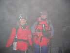 Pause cafè au bivouac Vallot dans le brouillard