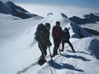 Sur les belles arêtes lors de la traversee du Castor 