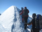 Sur les belles arêtes lors de la traversee du Castor 
