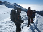 Sur les belles arêtes lors de la traversee du Castor 